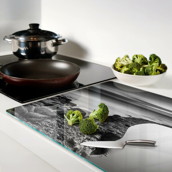 Tabla para cortar Un paisaje costero en tonos grises