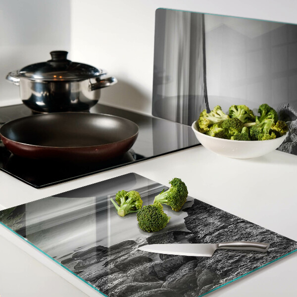 Tabla para cortar Un paisaje costero en tonos grises