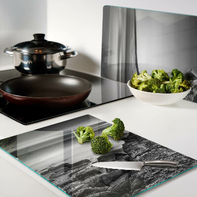 Tabla para cortar Un paisaje costero en tonos grises