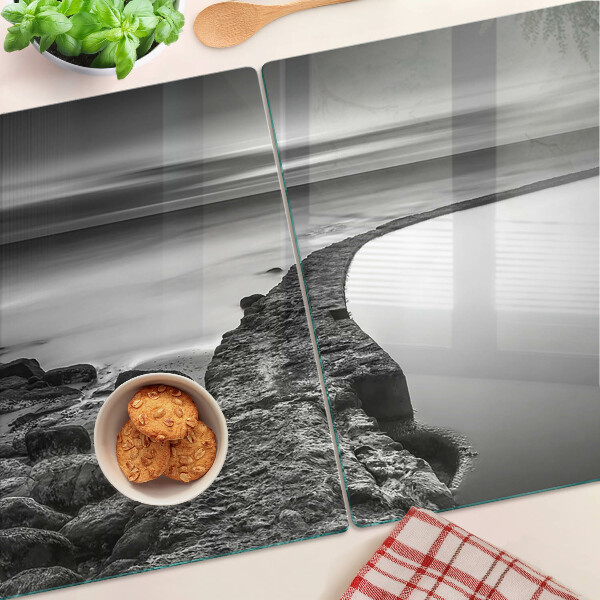 Tabla para cortar Un paisaje costero en tonos grises