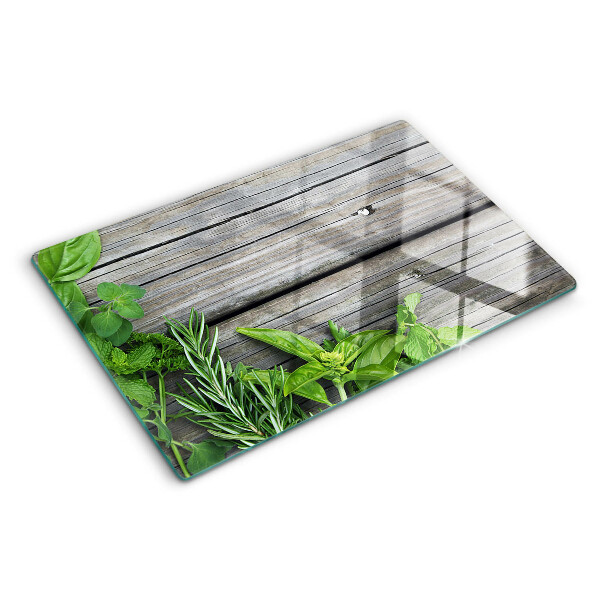 Tabla de cocina Hierbas verdes sobre un fondo de madera.