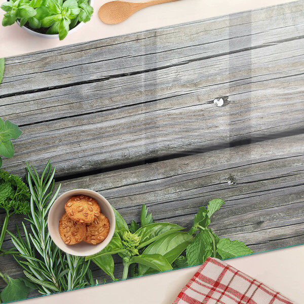 Tabla de cocina Hierbas verdes sobre un fondo de madera.