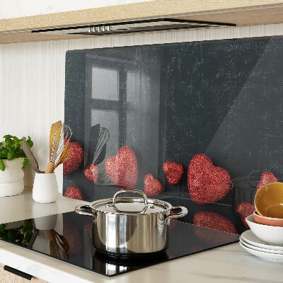 Tabla de cortar de cristal Corazones rojos sobre un fondo oscuro