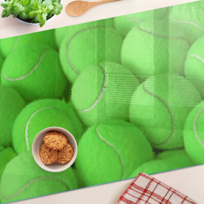 Tabla de cortar Pelotas de tenis sobre un fondo verde