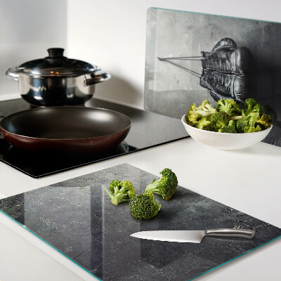 Szklana deska do krojenia Fotel w minimalistycznym wnętrzu