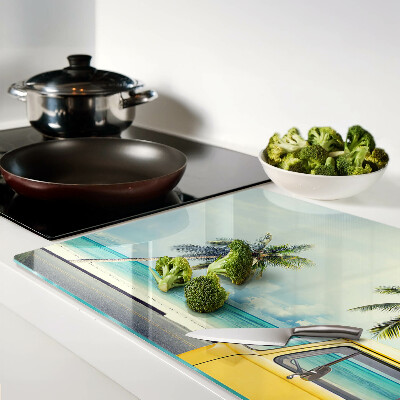 Tabla para cortar Playa con palmeras y un coche.