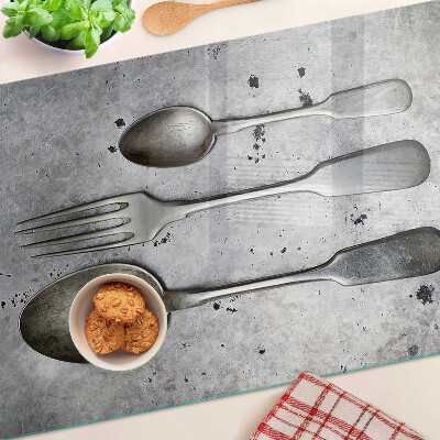 Tabla de cortar Cubiertos sobre un fondo de hormigón