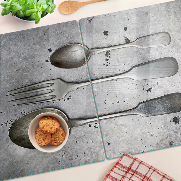 Tabla de cortar Cubiertos sobre un fondo de hormigón