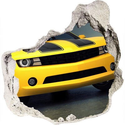 Vinilo decorativo boquete pared irregular Una pared en ruinas con un coche amarillo.