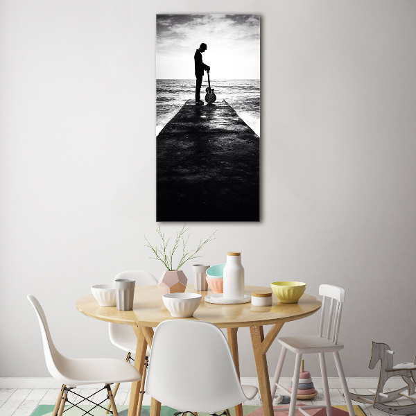 Cuadro de metacrilato moderno efecto cristal vertical Guitarrista en el muelle