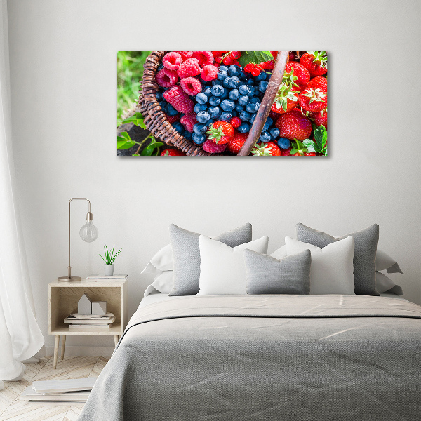 Foto en lienzo con acabado profesional horizontal Una cesta de frutos del bosque