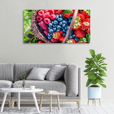 Foto en lienzo con acabado profesional horizontal Una cesta de frutos del bosque