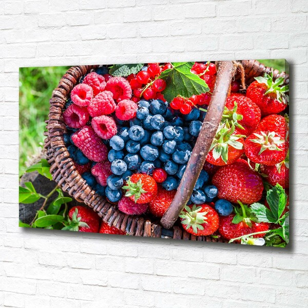Foto en lienzo con acabado profesional horizontal Una cesta de frutos del bosque