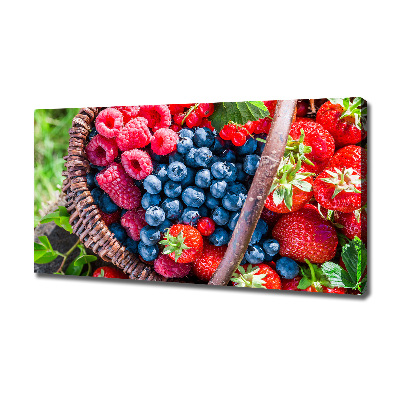 Foto en lienzo con acabado profesional horizontal Una cesta de frutos del bosque