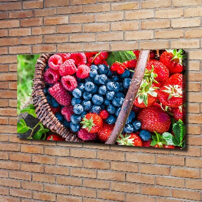 Foto en lienzo con acabado profesional horizontal Una cesta de frutos del bosque
