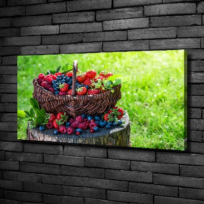 Fotocuadro en lienzo de alta calidad horizontal Una cesta de frutos del bosque