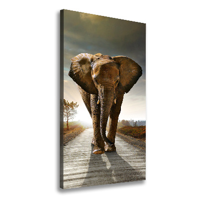 Fotografía en lienzo vertical Elefante caminando