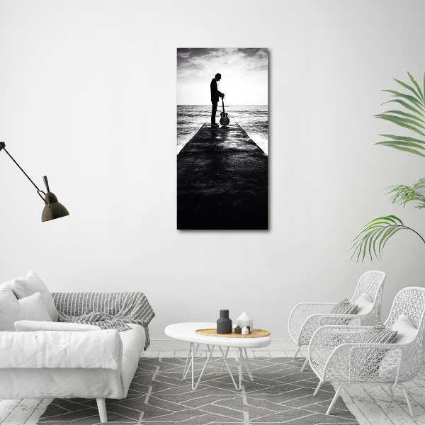 Cuadro canvas decorativo para salón vertical Guitarrista en el muelle