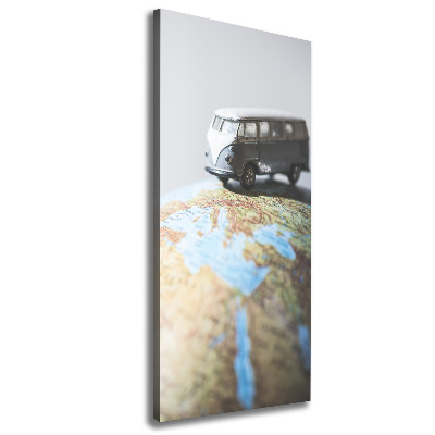 Cuadro canvas decorativo para salón vertical Furgoneta en un globo terráqueo