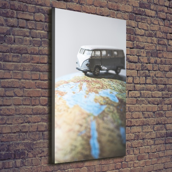 Cuadro canvas decorativo para salón vertical Furgoneta en un globo terráqueo
