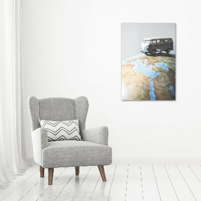 Cuadro canvas decorativo para salón vertical Furgoneta en un globo terráqueo