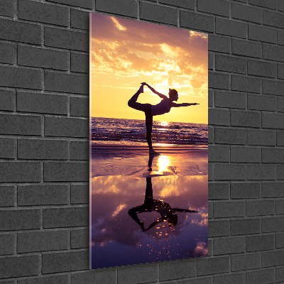 Cuadro decorativo en cristal con canto pulido vertical Yoga en la playa
