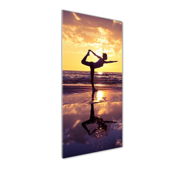 Cuadro decorativo en cristal con canto pulido vertical Yoga en la playa