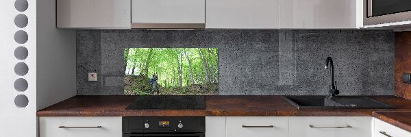 Panel de pared de cocina Ornitólogo en el bosque