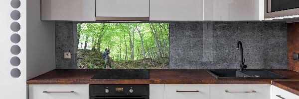 Panel de pared de cocina Ornitólogo en el bosque