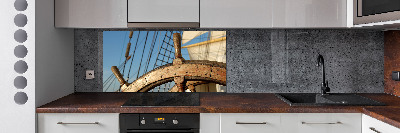 Panel antisalpicaduras El timón de un yate