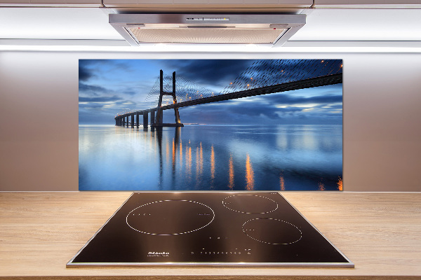 Panel antisalpicaduras Puente iluminado