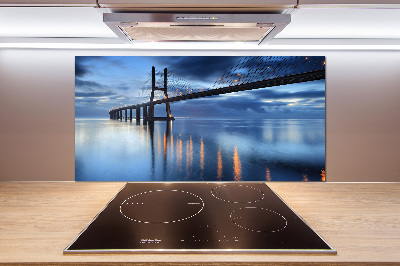 Panel antisalpicaduras Puente iluminado