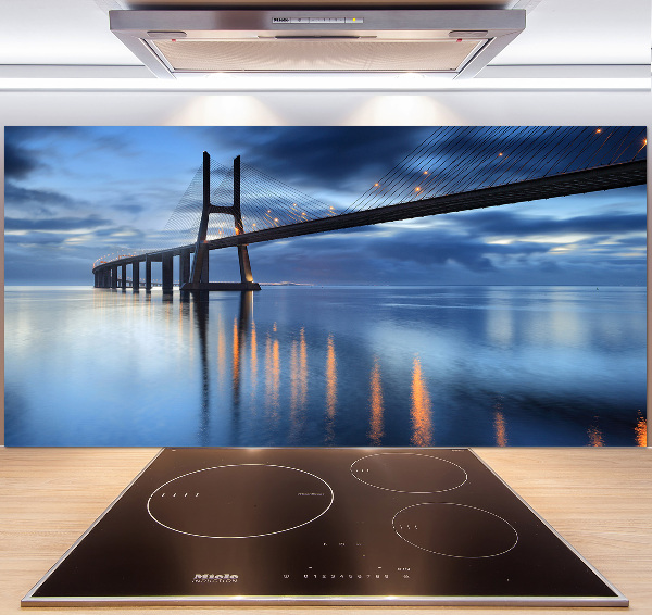 Panel antisalpicaduras Puente iluminado