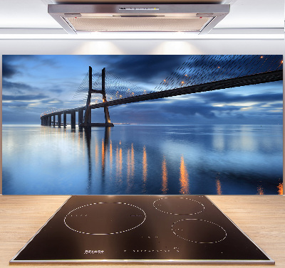 Panel antisalpicaduras Puente iluminado