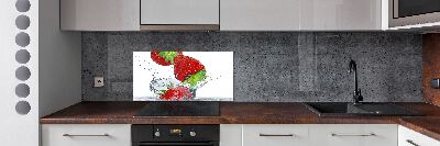 Panel de pared de cocina Fresas y agua