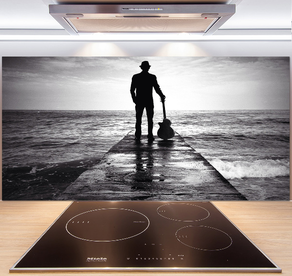 Panel antisalpicaduras Guitarrista en el muelle