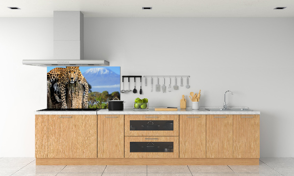 Salpicadero de cocina Leopardo en un tocón de árbol