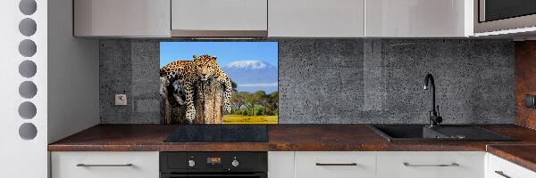 Salpicadero de cocina Leopardo en un tocón de árbol