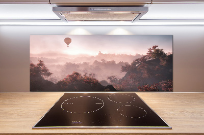 Panel de pared de cocina Globo sobre el bosque