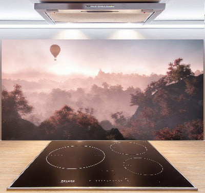 Panel de pared de cocina Globo sobre el bosque