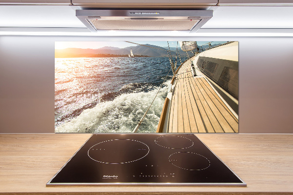 Salpicadero de cocina Un velero en el mar