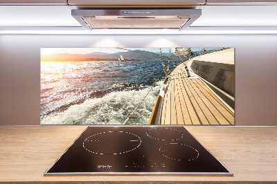 Salpicadero de cocina Un velero en el mar