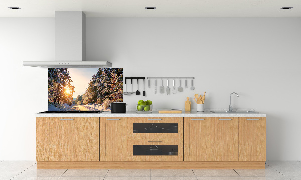 Panel de pared de cocina Un camino en el bosque en invierno.