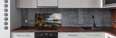 Panel antisalpicaduras Un árbol junto al río