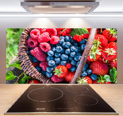 Panel de pared de cocina Una cesta de frutos del bosque