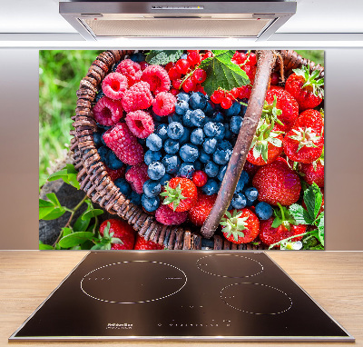 Panel de pared de cocina Una cesta de frutos del bosque