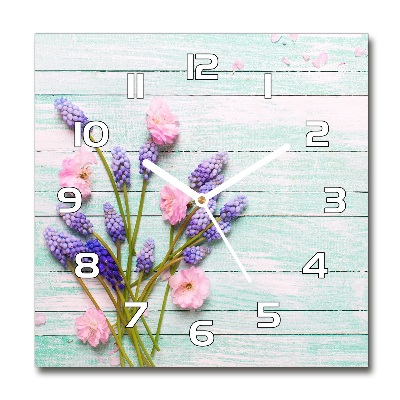 Reloj de pared cuadrado Lavanda sobre madera