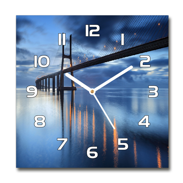 Reloj cuadrado Puente iluminado