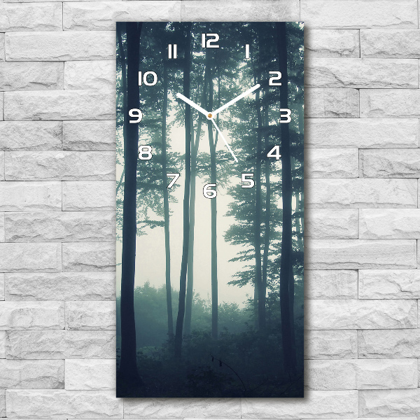 Reloj vertical Niebla en el bosque