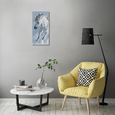 Reloj de vidrio vertical Un caballo blanco galopando